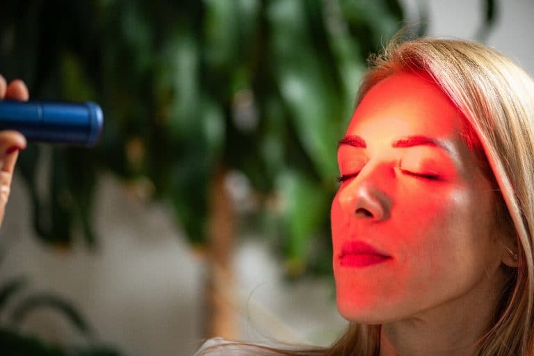 woman-wearing-a-red-light-therapy-face-mask